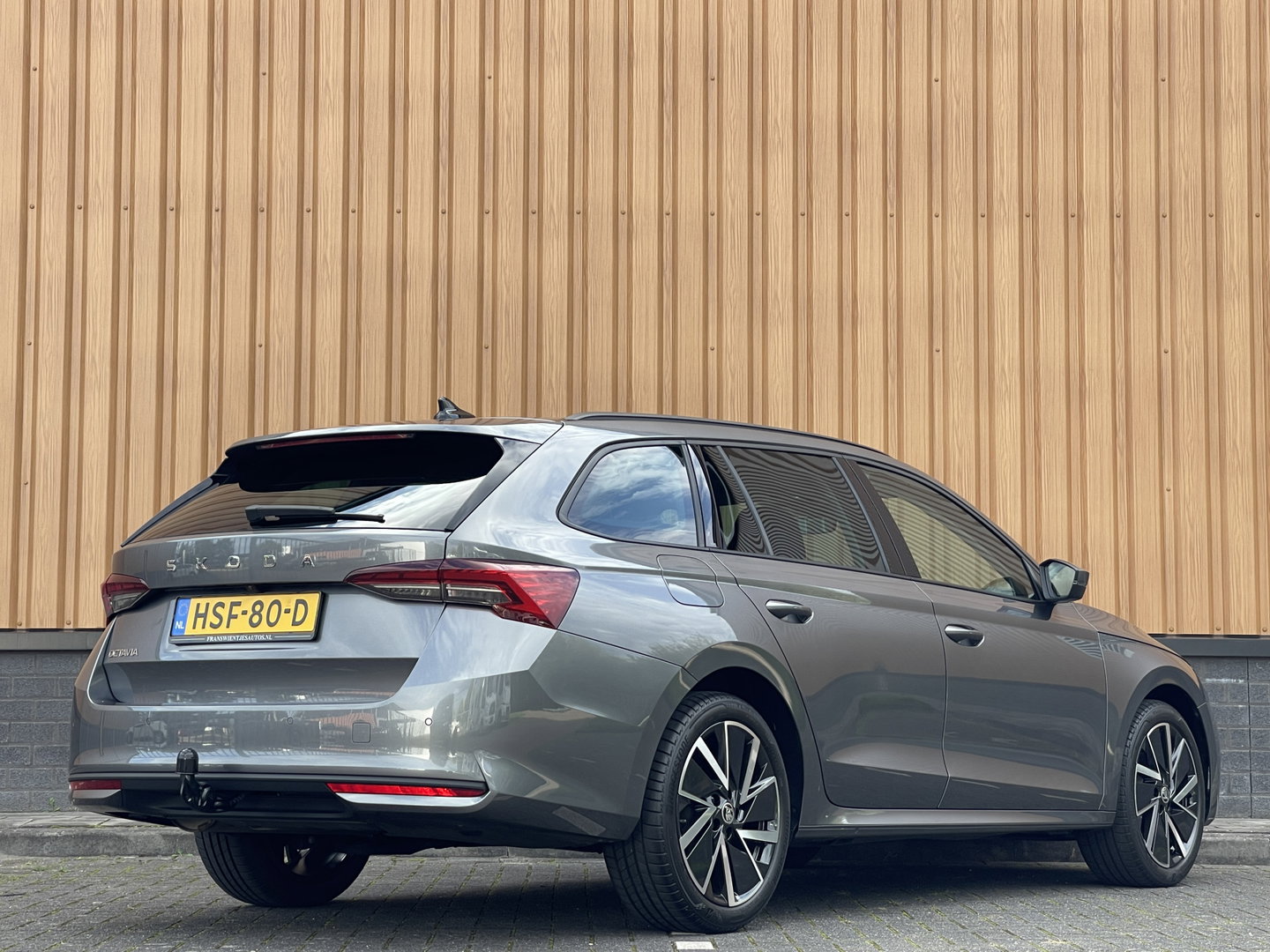 Škoda Octavia Combi 1.5 TSI Business Edition Plus | Elektrisch wegklapbare trekhaak | Keyless Go/Entry | Apple Carplay | Airco | Achteruitrijcamera | Stuurverwarming |