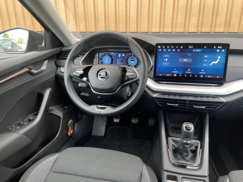Škoda Octavia Combi 1.5 TSI Business Edition Plus | Elektrisch wegklapbare trekhaak | Keyless Go/Entry | Apple Carplay | Airco | Achteruitrijcamera | Stuurverwarming |