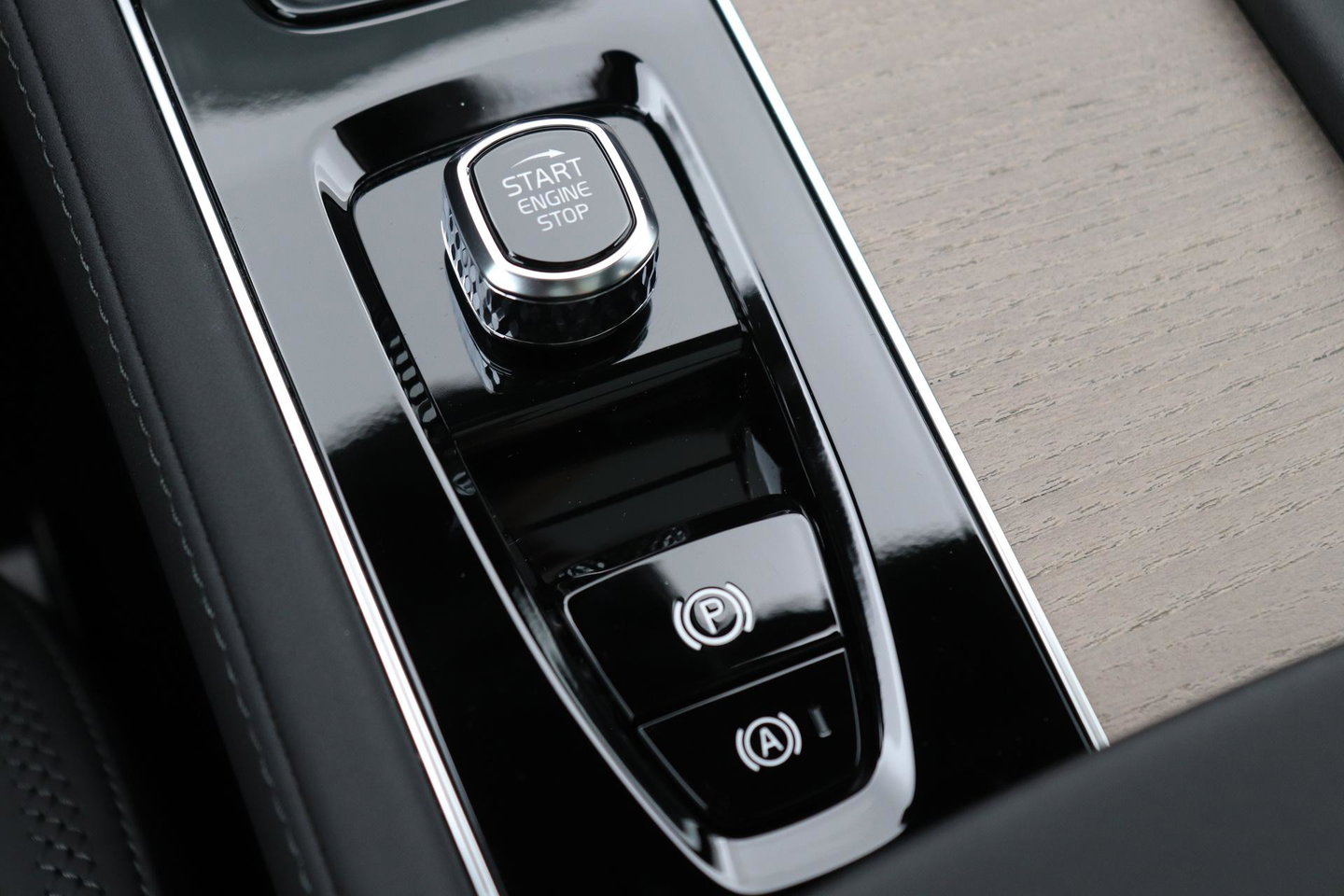 Volvo XC90 T8 Ultra Dark | Harman/Kardon | Panoramadak | Head-Up | Trekhaak | 360° Camera | Pilot Assist