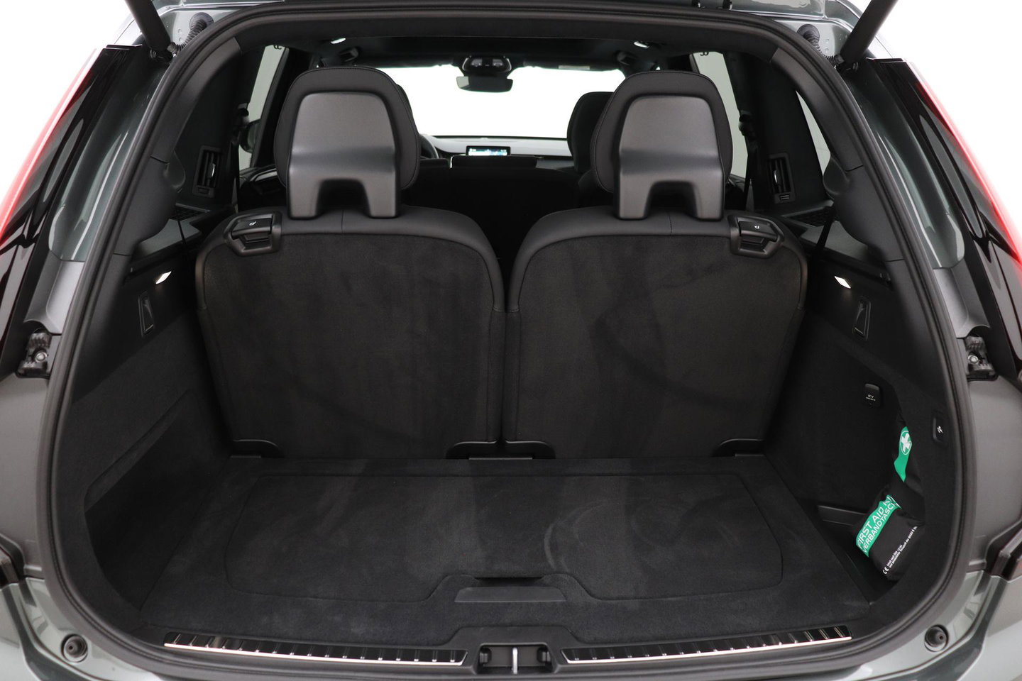 Volvo XC90 T8 Ultra Dark | Harman/Kardon | Panoramadak | Head-Up | Trekhaak | 360° Camera | Pilot Assist