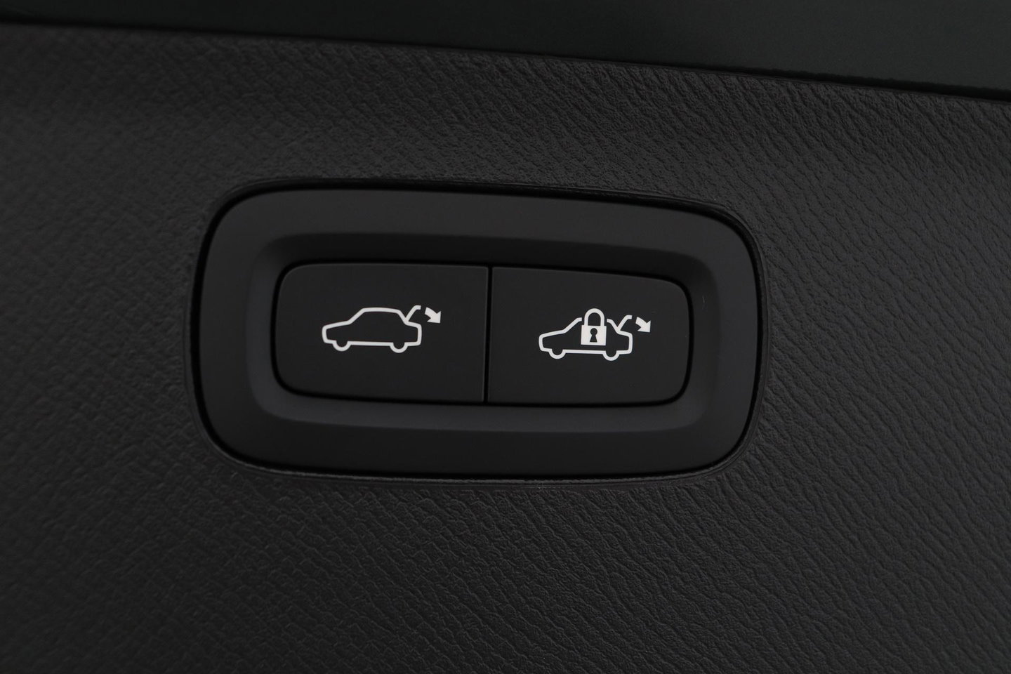 Volvo XC90 T8 Ultra Dark | Harman/Kardon | Panoramadak | Head-Up | Trekhaak | 360° Camera | Pilot Assist