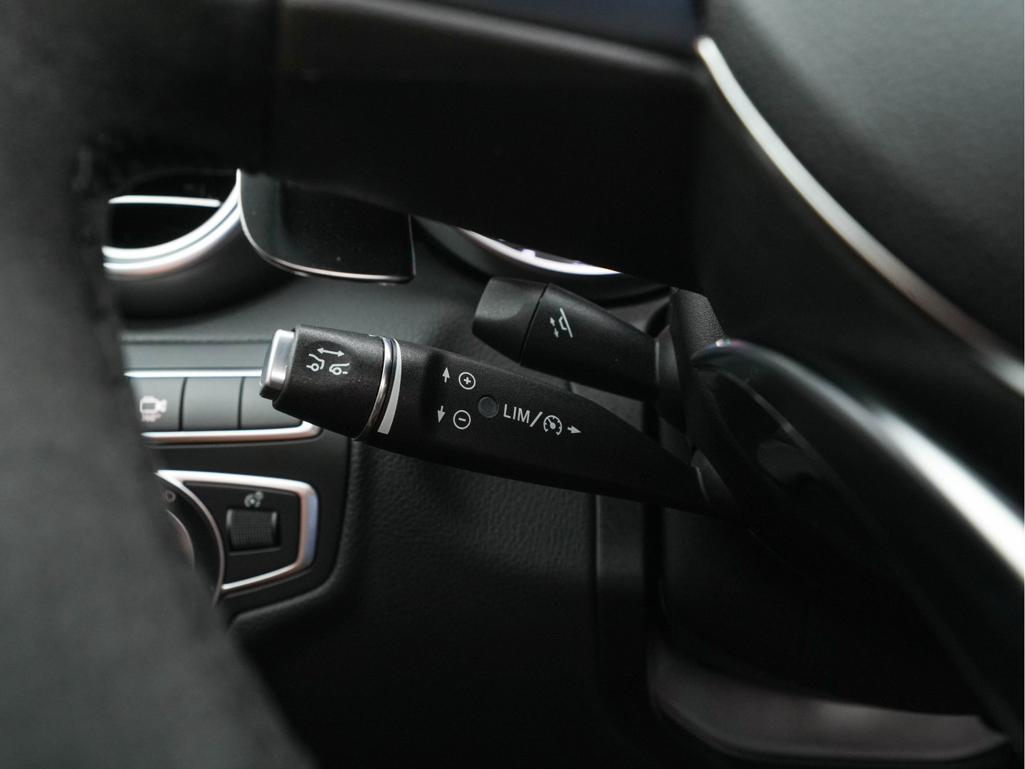Mercedes-Benz C-Klasse Cabrio AMG 43 4MATIC Night Edition Aut. *LEDER | BURMESTER-AUDIO | FULL-LED | HEATED/VENTILATED-SPORTSEATS | NAVI-FULLMAP | SHIFTPADDLES | CAMERA | BLINDSPOT | ADAPTIVE-CRUISE | LANE-ASSIST | KEYLESS | AMBIENTLIGHT | MEMORY ..