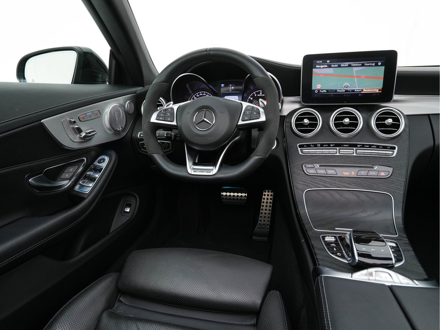 Mercedes-Benz C-Klasse Cabrio AMG 43 4MATIC Night Edition Aut. *LEDER | BURMESTER-AUDIO | FULL-LED | HEATED/VENTILATED-SPORTSEATS | NAVI-FULLMAP | SHIFTPADDLES | CAMERA | BLINDSPOT | ADAPTIVE-CRUISE | LANE-ASSIST | KEYLESS | AMBIENTLIGHT | MEMORY ..
