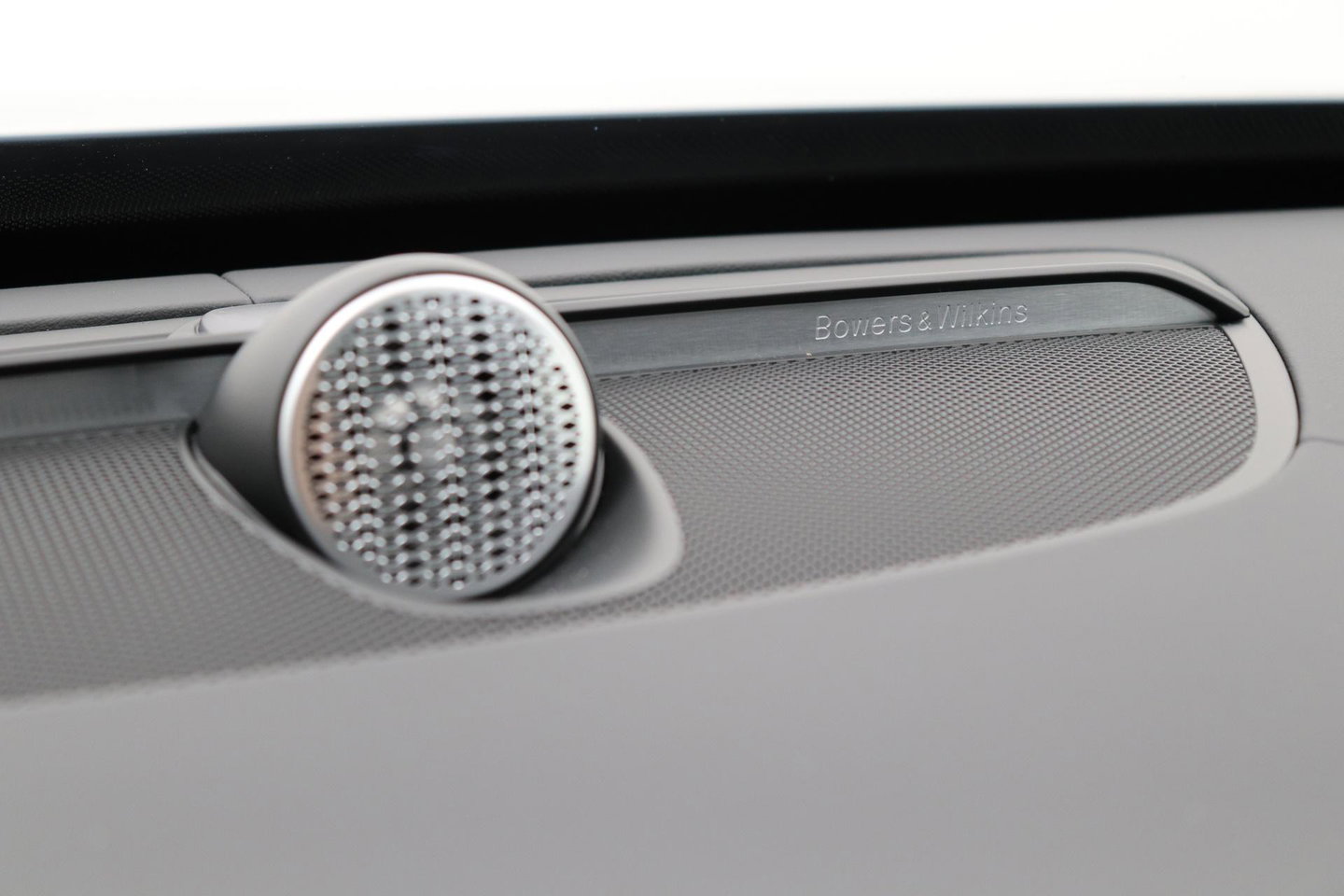 Volvo XC90 T8 Ultra Dark | Bowers&Wilkins | Luchtvering | Panoramadak | Trekhaak | 360° Camera | Massage | Head-Up | 22 Inch