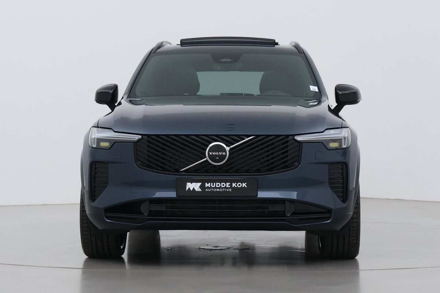 Volvo XC90 T8 Ultra Dark | Bowers&Wilkins | Luchtvering | Panoramadak | Trekhaak | 360° Camera | Massage | Head-Up | 22 Inch