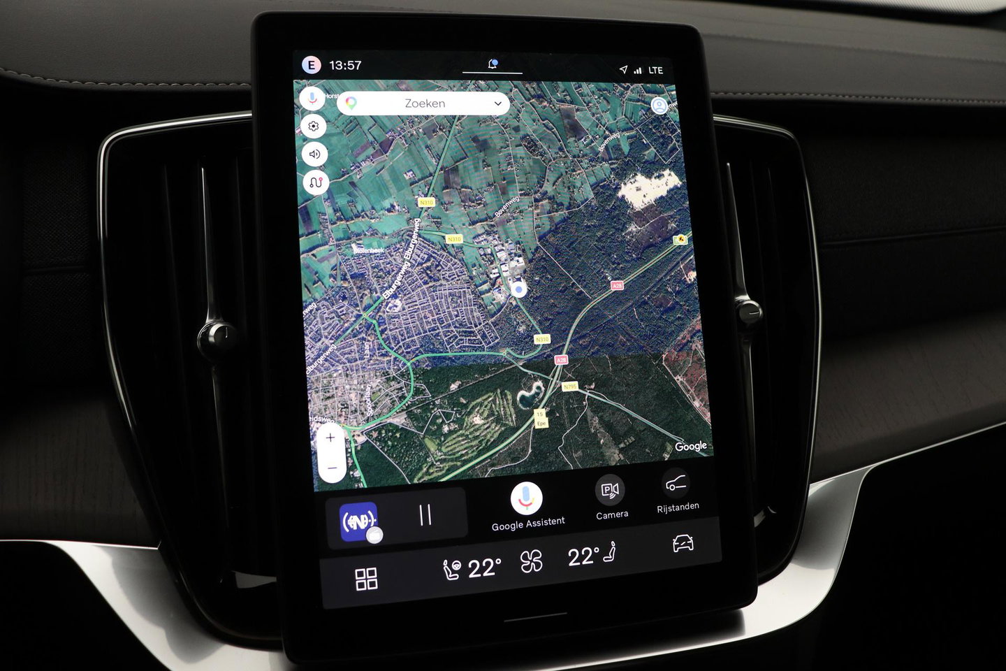 Volvo XC90 T8 Ultra Dark | Bowers&Wilkins | Luchtvering | Panoramadak | Trekhaak | 360° Camera | Massage | Head-Up | 22 Inch