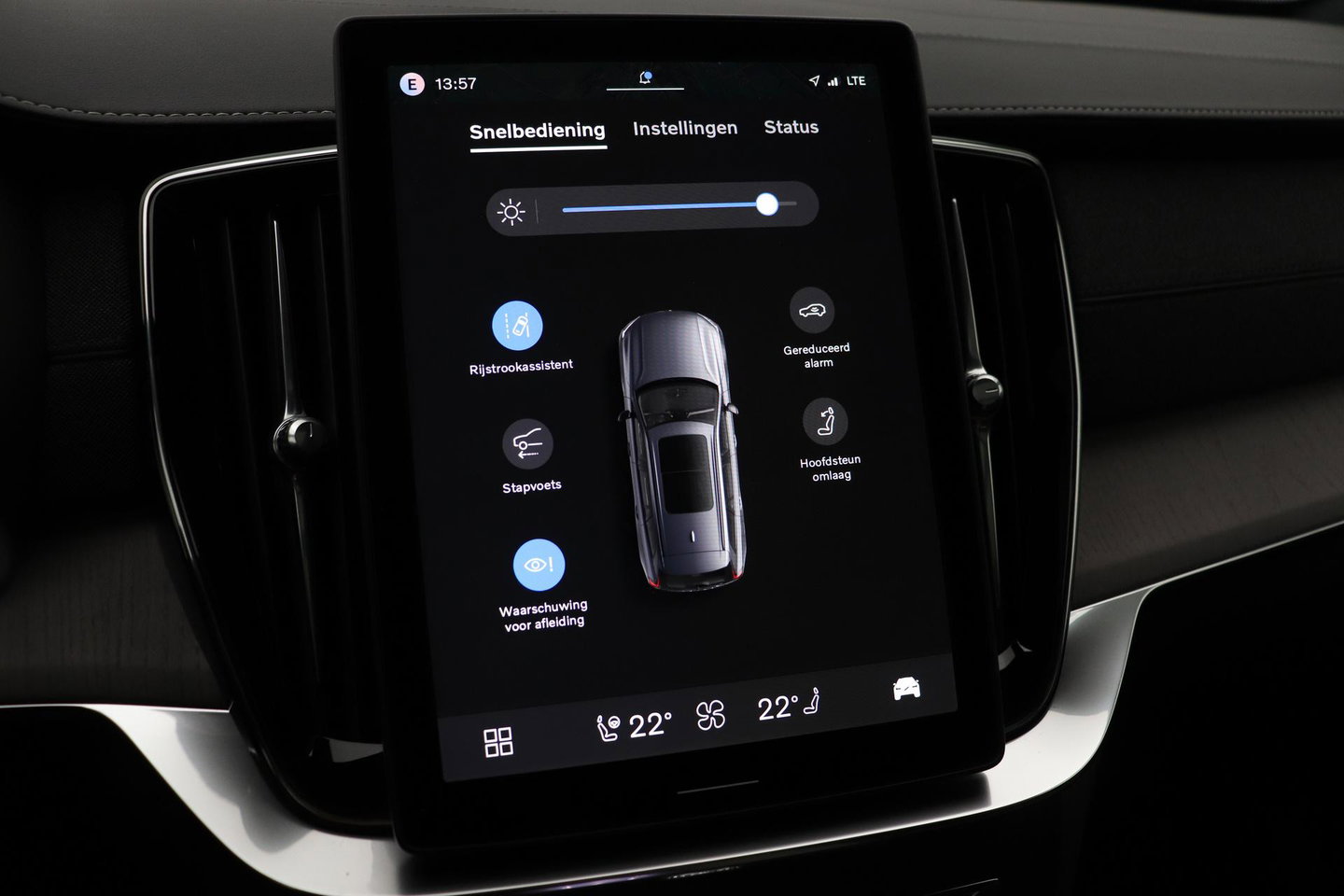 Volvo XC90 T8 Ultra Dark | Bowers&Wilkins | Luchtvering | Panoramadak | Trekhaak | 360° Camera | Massage | Head-Up | 22 Inch