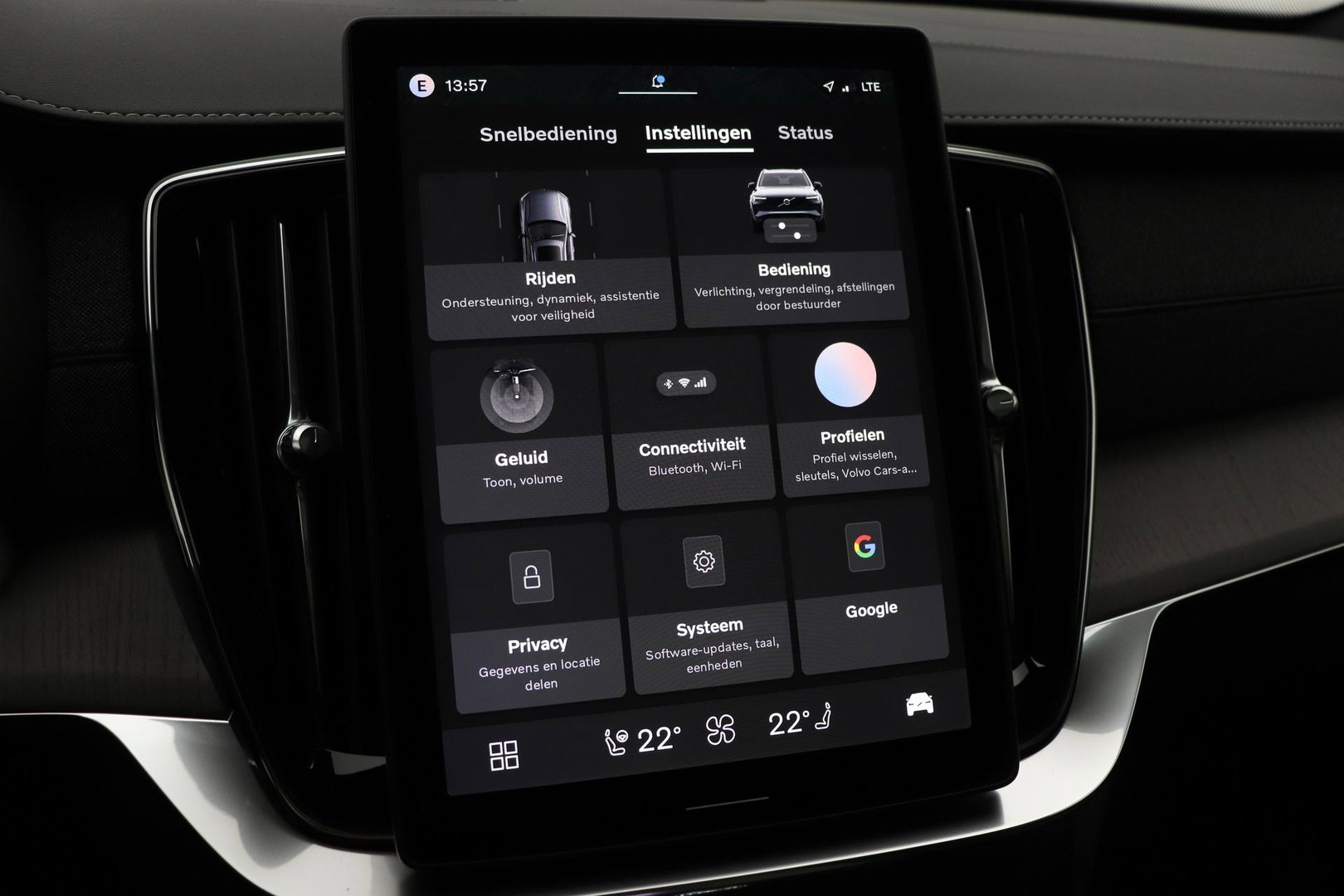 Volvo XC90 T8 Ultra Dark | Bowers&Wilkins | Luchtvering | Panoramadak | Trekhaak | 360° Camera | Massage | Head-Up | 22 Inch