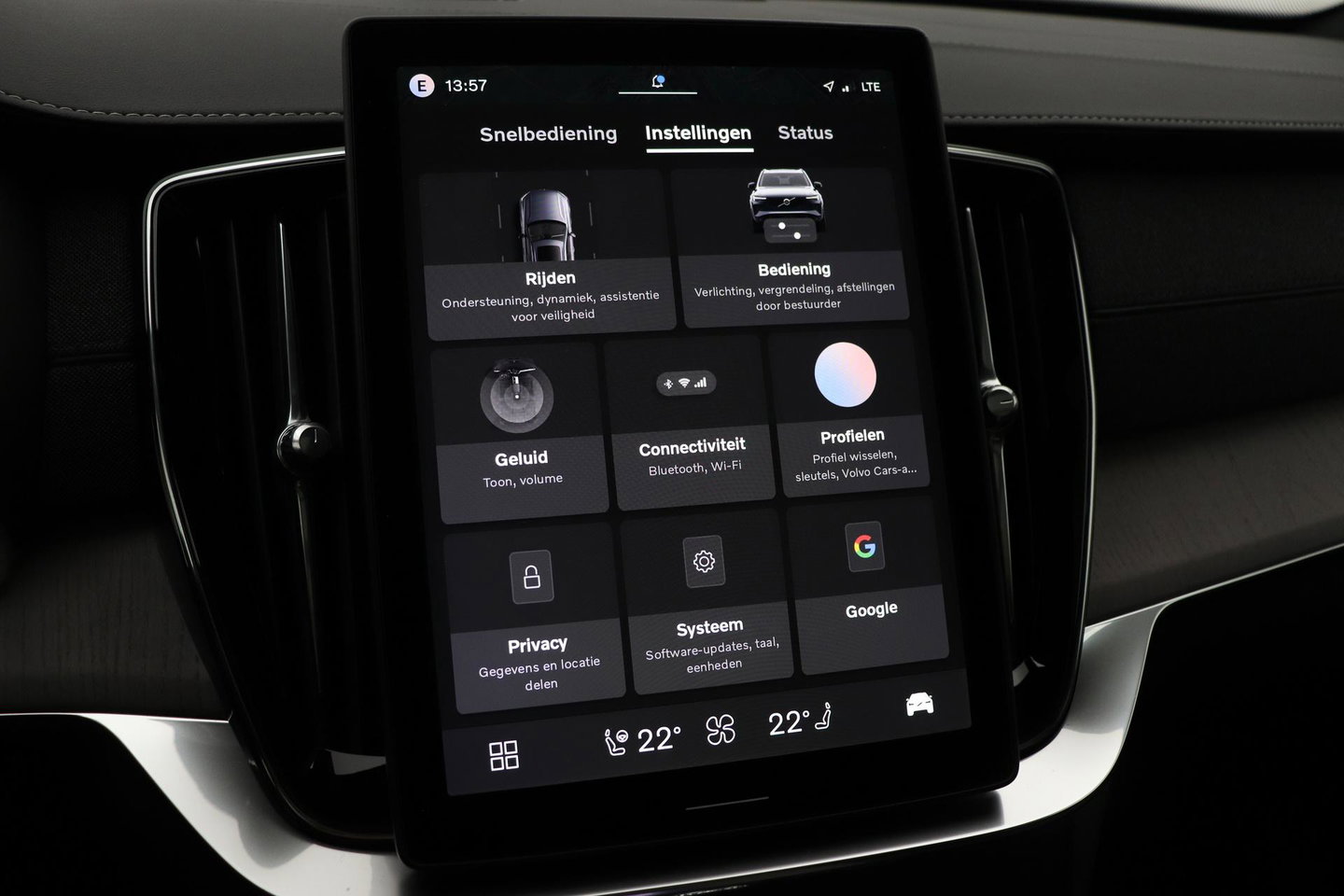 Volvo XC90 T8 Ultra Dark | Bowers&Wilkins | Luchtvering | Panoramadak | Trekhaak | 360° Camera | Massage | Head-Up | 22 Inch