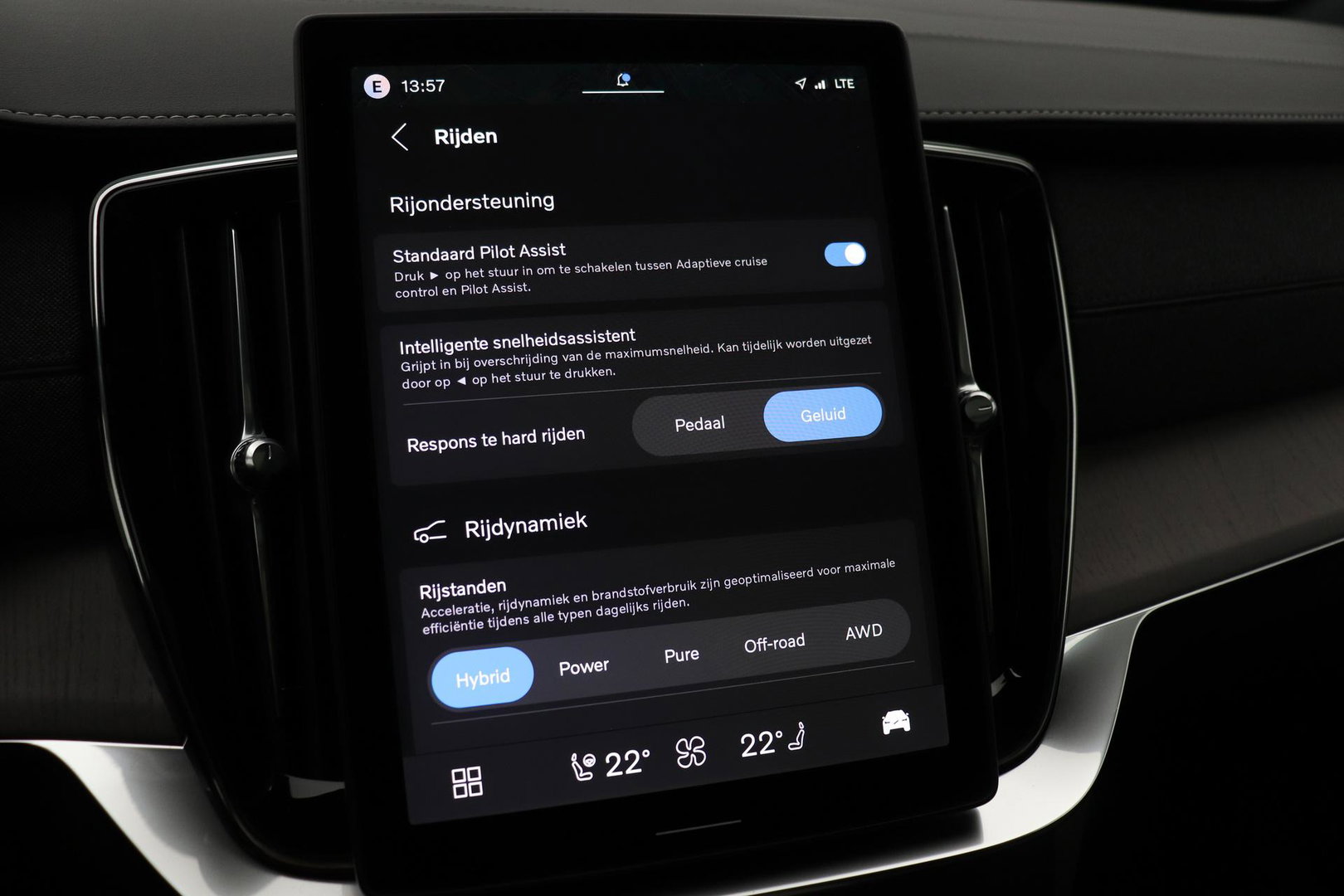Volvo XC90 T8 Ultra Dark | Bowers&Wilkins | Luchtvering | Panoramadak | Trekhaak | 360° Camera | Massage | Head-Up | 22 Inch