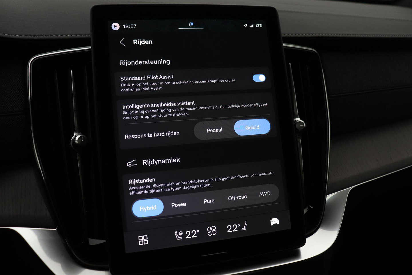 Volvo XC90 T8 Ultra Dark | Bowers&Wilkins | Luchtvering | Panoramadak | Trekhaak | 360° Camera | Massage | Head-Up | 22 Inch