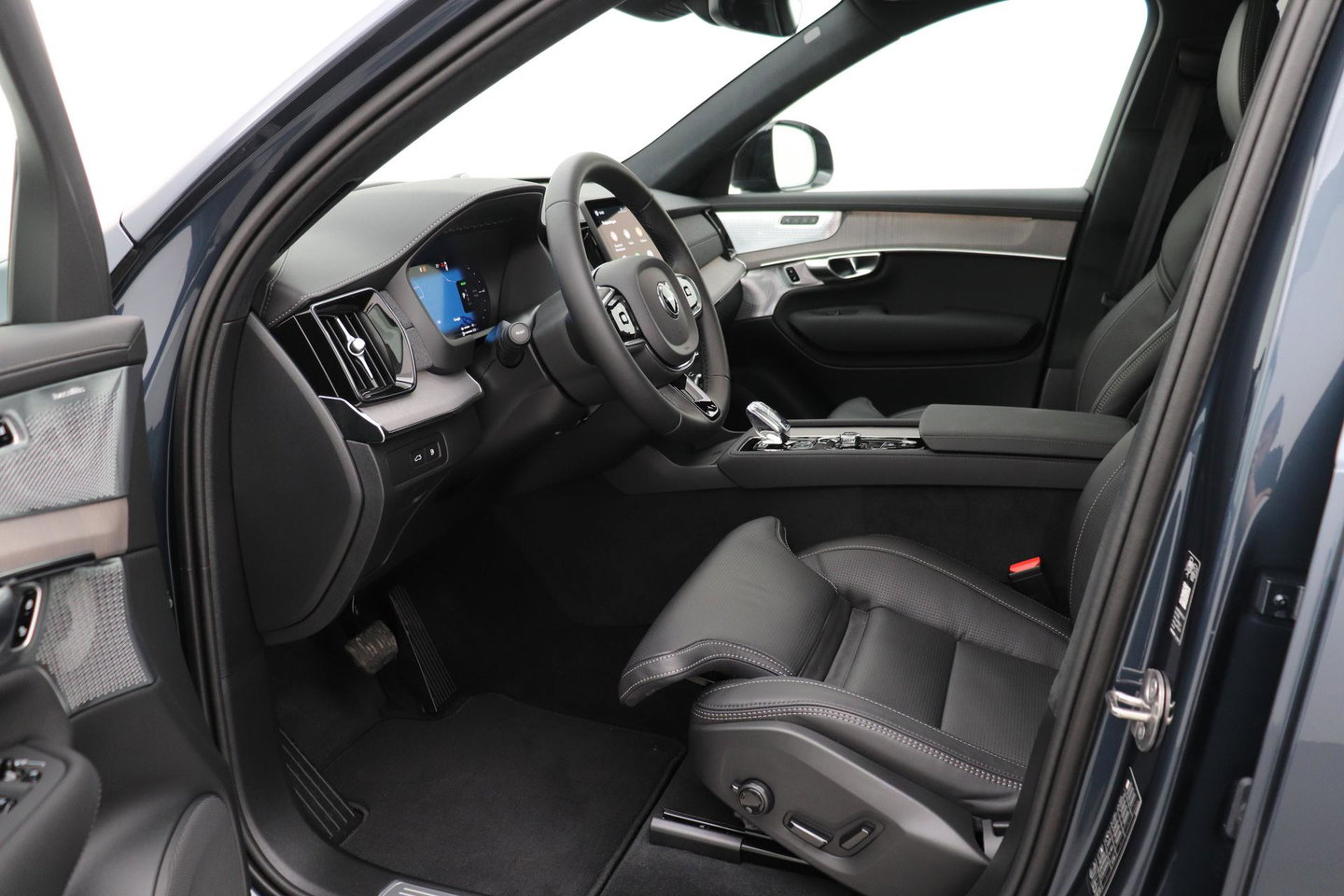 Volvo XC90 T8 Ultra Dark | Bowers&Wilkins | Luchtvering | Panoramadak | Trekhaak | 360° Camera | Massage | Head-Up | 22 Inch