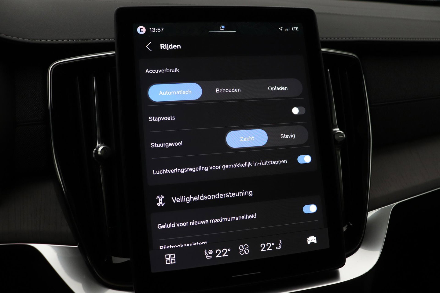 Volvo XC90 T8 Ultra Dark | Bowers&Wilkins | Luchtvering | Panoramadak | Trekhaak | 360° Camera | Massage | Head-Up | 22 Inch