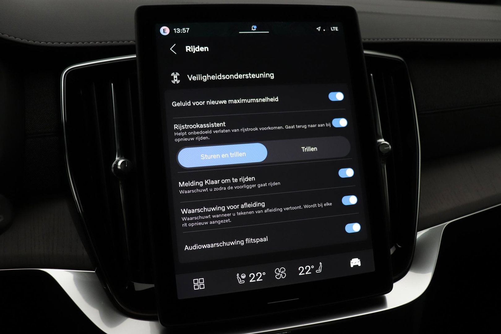 Volvo XC90 T8 Ultra Dark | Bowers&Wilkins | Luchtvering | Panoramadak | Trekhaak | 360° Camera | Massage | Head-Up | 22 Inch