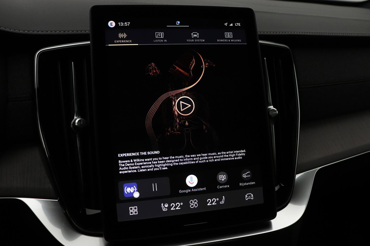 Volvo XC90 T8 Ultra Dark | Bowers&Wilkins | Luchtvering | Panoramadak | Trekhaak | 360° Camera | Massage | Head-Up | 22 Inch