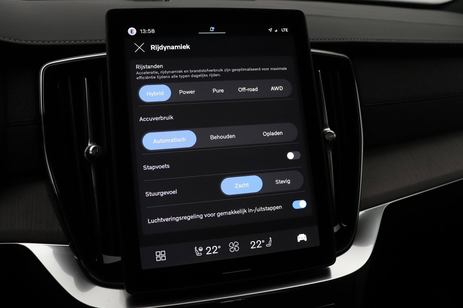 Volvo XC90 T8 Ultra Dark | Bowers&Wilkins | Luchtvering | Panoramadak | Trekhaak | 360° Camera | Massage | Head-Up | 22 Inch