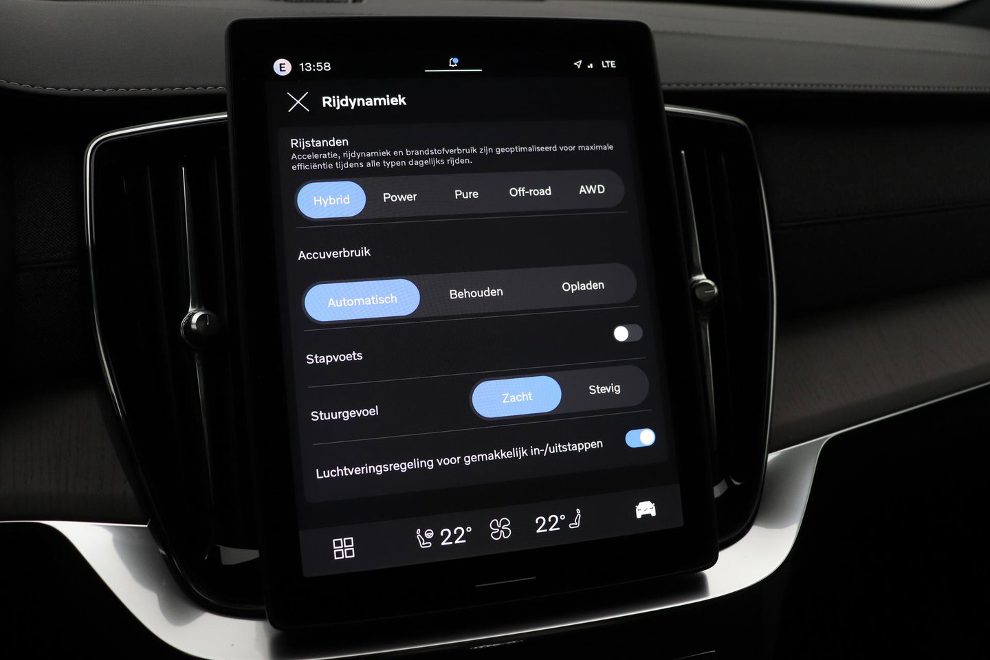 Volvo XC90 T8 Ultra Dark | Bowers&Wilkins | Luchtvering | Panoramadak | Trekhaak | 360° Camera | Massage | Head-Up | 22 Inch