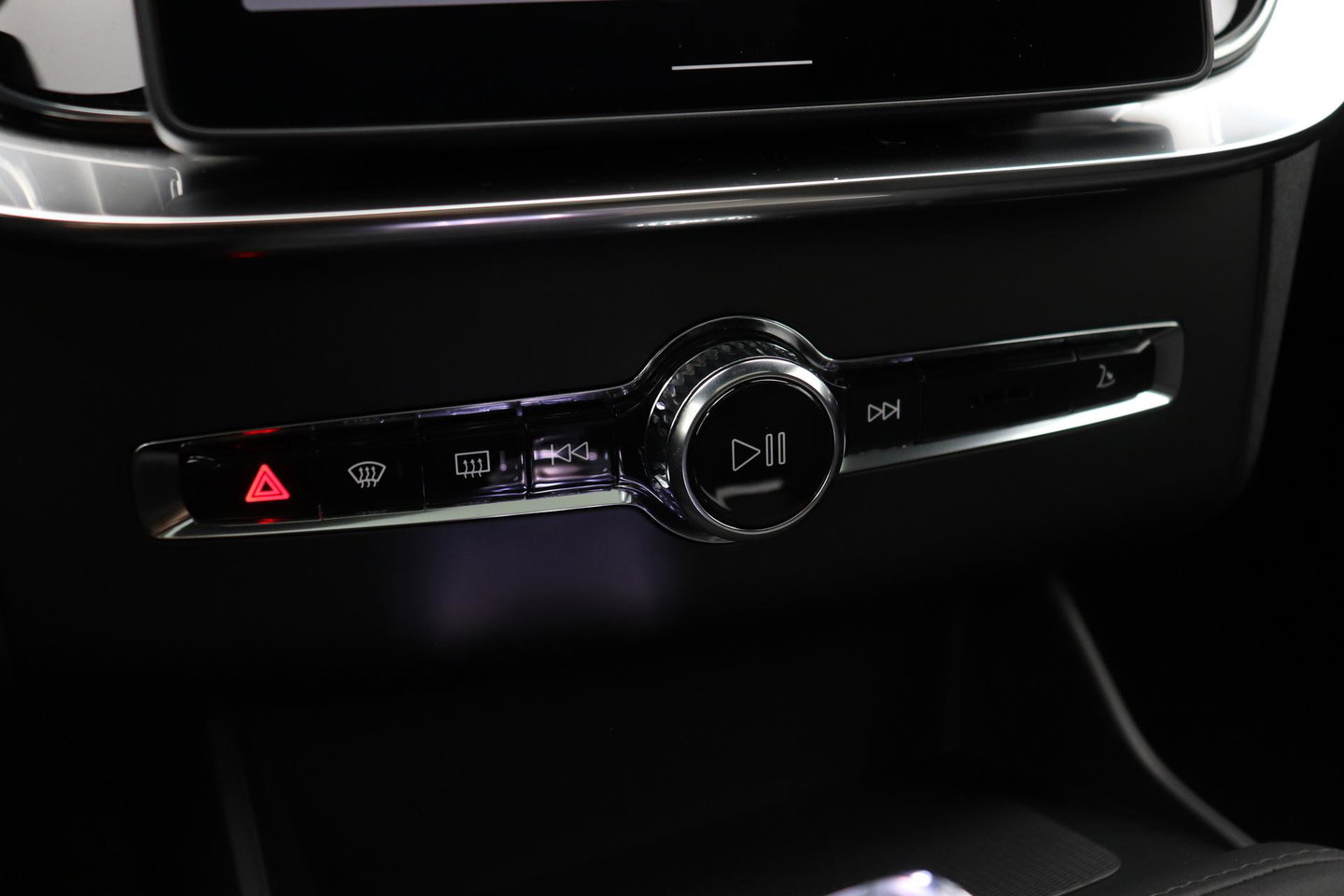 Volvo XC90 T8 Ultra Dark | Bowers&Wilkins | Luchtvering | Panoramadak | Trekhaak | 360° Camera | Massage | Head-Up | 22 Inch