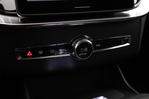 Volvo XC90 T8 Ultra Dark | Bowers&Wilkins | Luchtvering | Panoramadak | Trekhaak | 360° Camera | Massage | Head-Up | 22 Inch