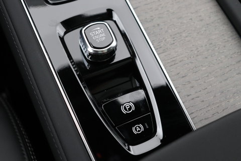 Volvo XC90 T8 Ultra Dark | Bowers&Wilkins | Luchtvering | Panoramadak | Trekhaak | 360° Camera | Massage | Head-Up | 22 Inch