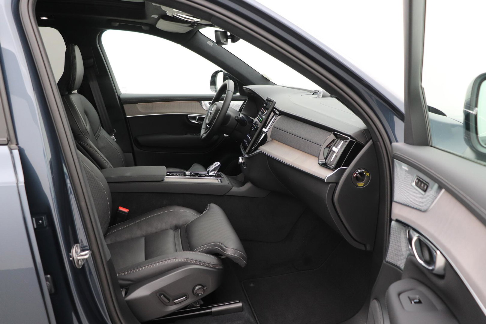 Volvo XC90 T8 Ultra Dark | Bowers&Wilkins | Luchtvering | Panoramadak | Trekhaak | 360° Camera | Massage | Head-Up | 22 Inch