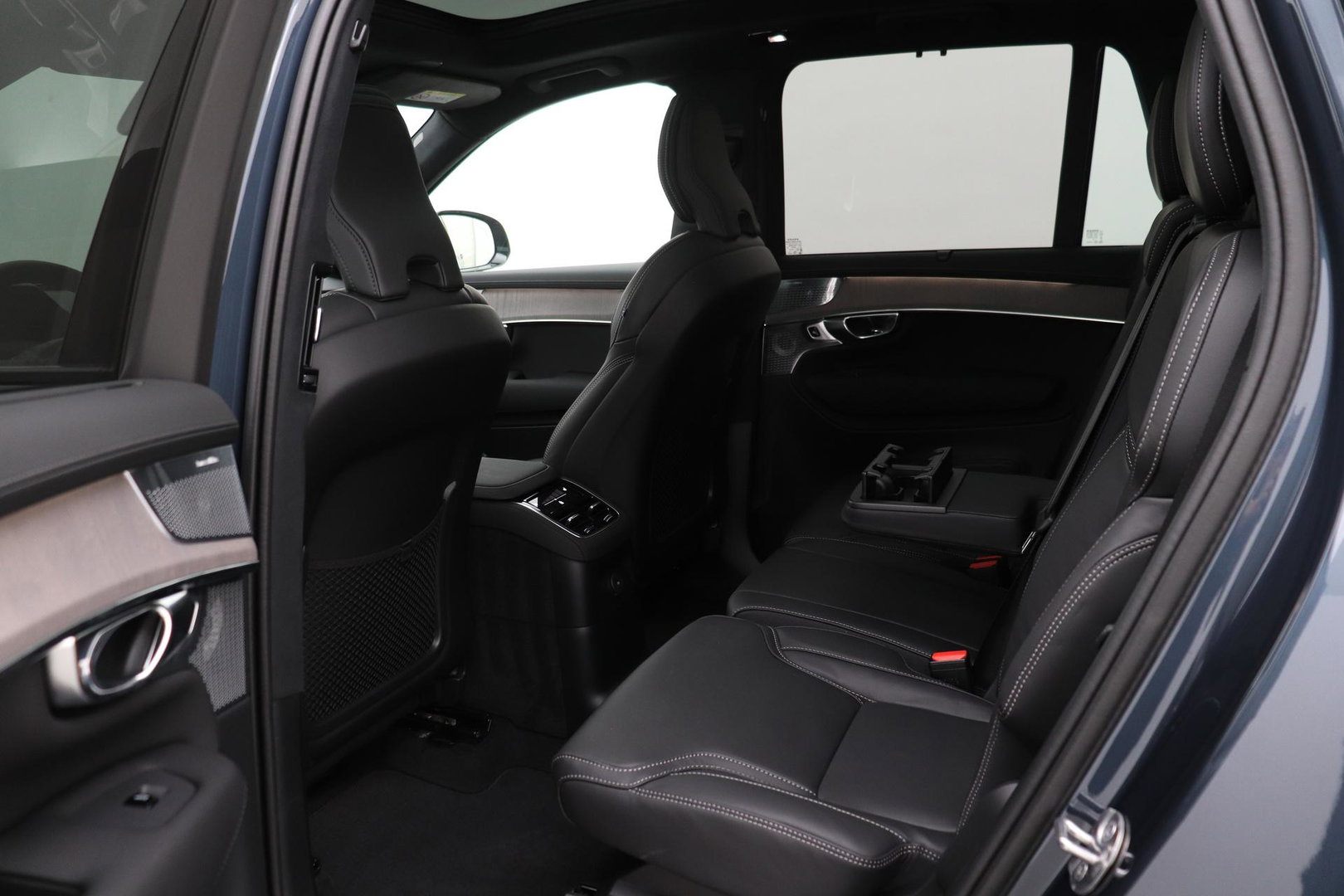 Volvo XC90 T8 Ultra Dark | Bowers&Wilkins | Luchtvering | Panoramadak | Trekhaak | 360° Camera | Massage | Head-Up | 22 Inch