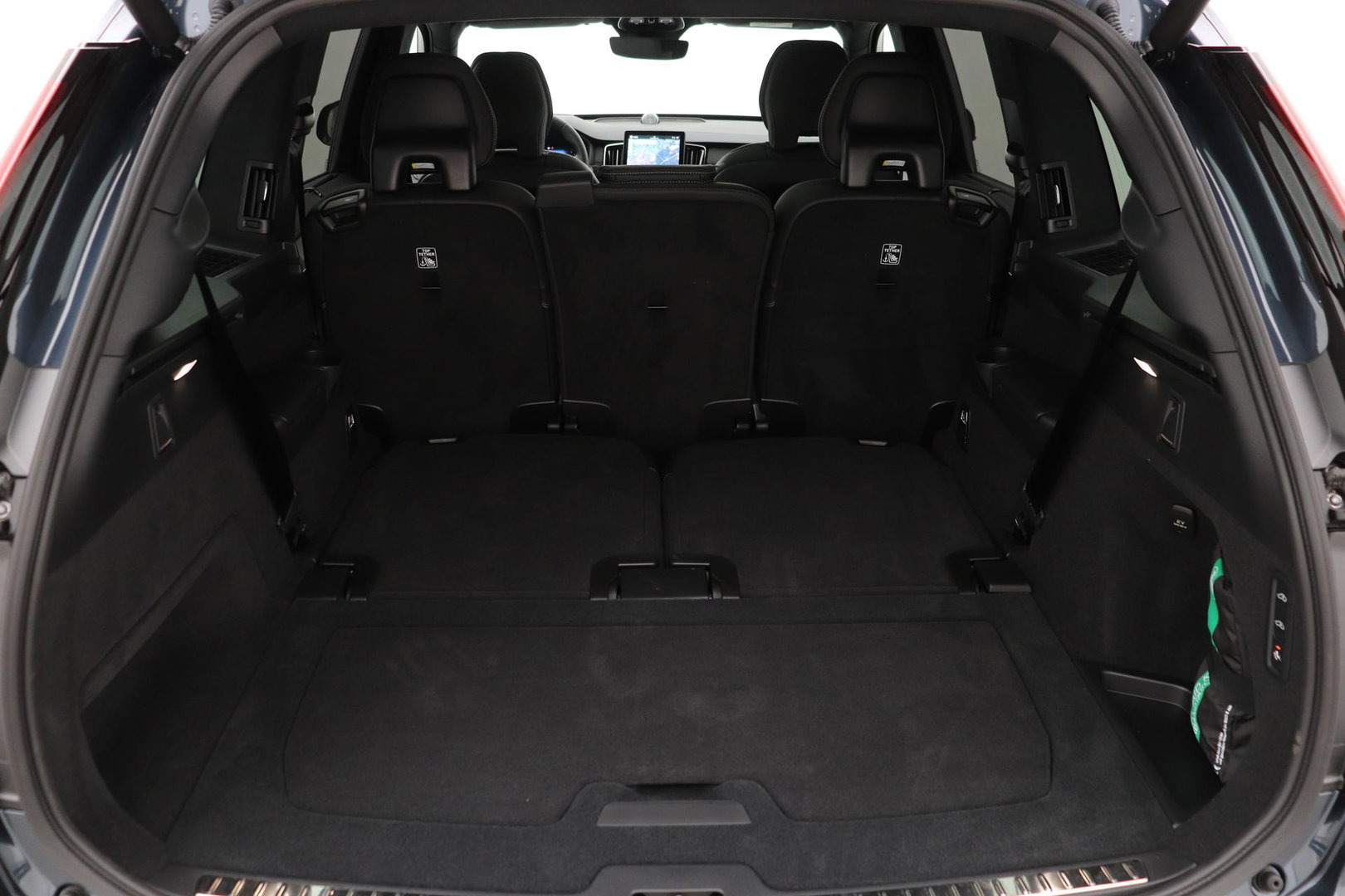 Volvo XC90 T8 Ultra Dark | Bowers&Wilkins | Luchtvering | Panoramadak | Trekhaak | 360° Camera | Massage | Head-Up | 22 Inch