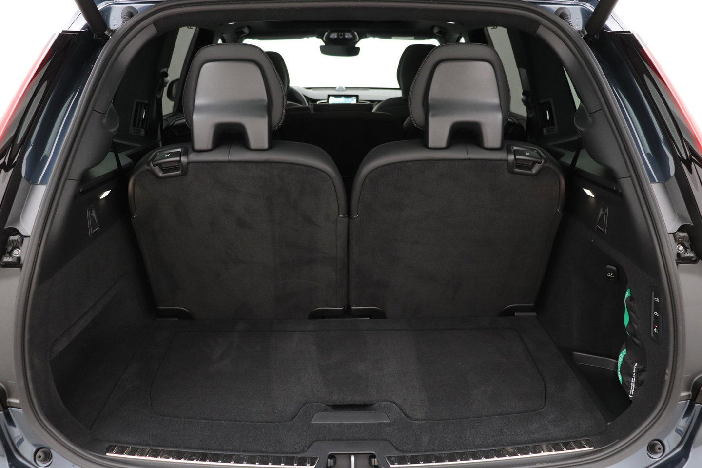 Volvo XC90 T8 Ultra Dark | Bowers&Wilkins | Luchtvering | Panoramadak | Trekhaak | 360° Camera | Massage | Head-Up | 22 Inch