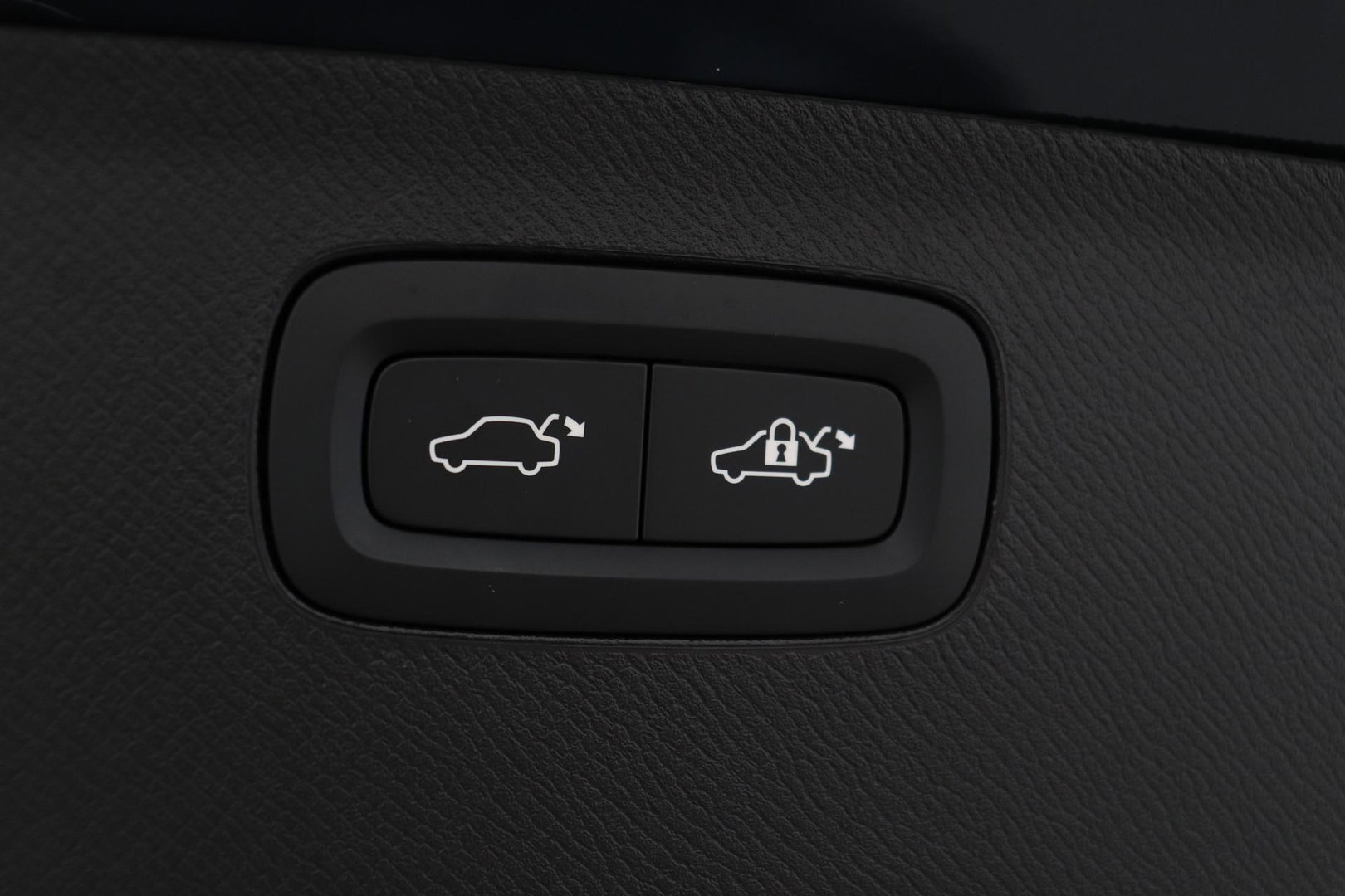 Volvo XC90 T8 Ultra Dark | Bowers&Wilkins | Luchtvering | Panoramadak | Trekhaak | 360° Camera | Massage | Head-Up | 22 Inch