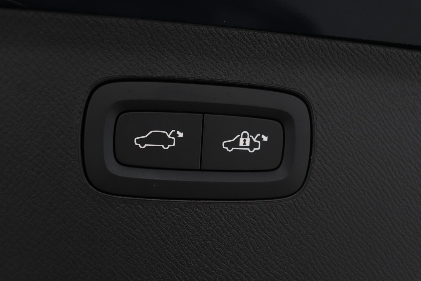 Volvo XC90 T8 Ultra Dark | Bowers&Wilkins | Luchtvering | Panoramadak | Trekhaak | 360° Camera | Massage | Head-Up | 22 Inch