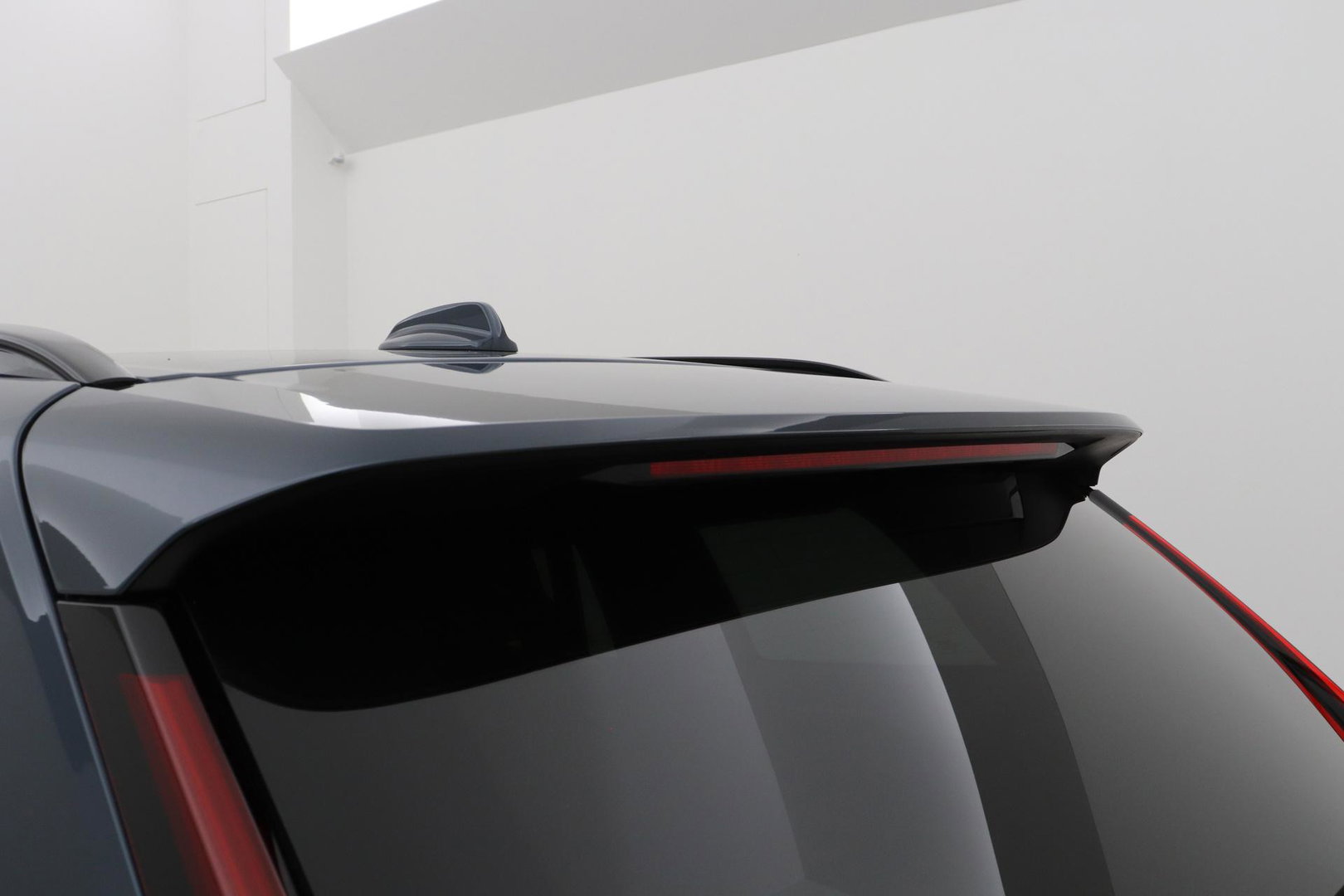 Volvo XC90 T8 Ultra Dark | Bowers&Wilkins | Luchtvering | Panoramadak | Trekhaak | 360° Camera | Massage | Head-Up | 22 Inch