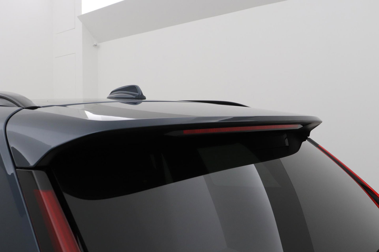 Volvo XC90 T8 Ultra Dark | Bowers&Wilkins | Luchtvering | Panoramadak | Trekhaak | 360° Camera | Massage | Head-Up | 22 Inch