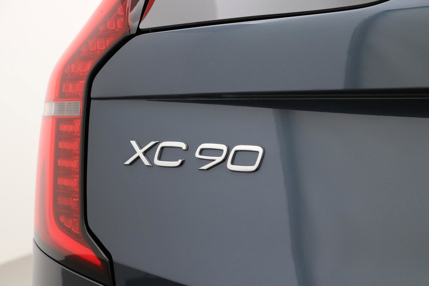 Volvo XC90 T8 Ultra Dark | Bowers&Wilkins | Luchtvering | Panoramadak | Trekhaak | 360° Camera | Massage | Head-Up | 22 Inch