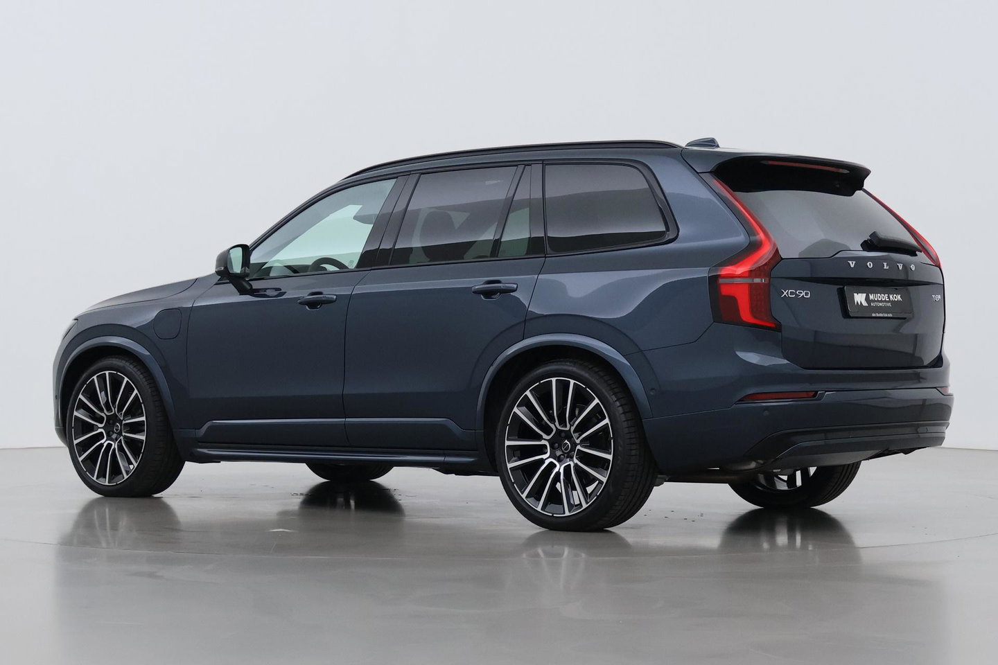 Volvo XC90 T8 Ultra Dark | Bowers&Wilkins | Luchtvering | Panoramadak | Trekhaak | 360° Camera | Massage | Head-Up | 22 Inch