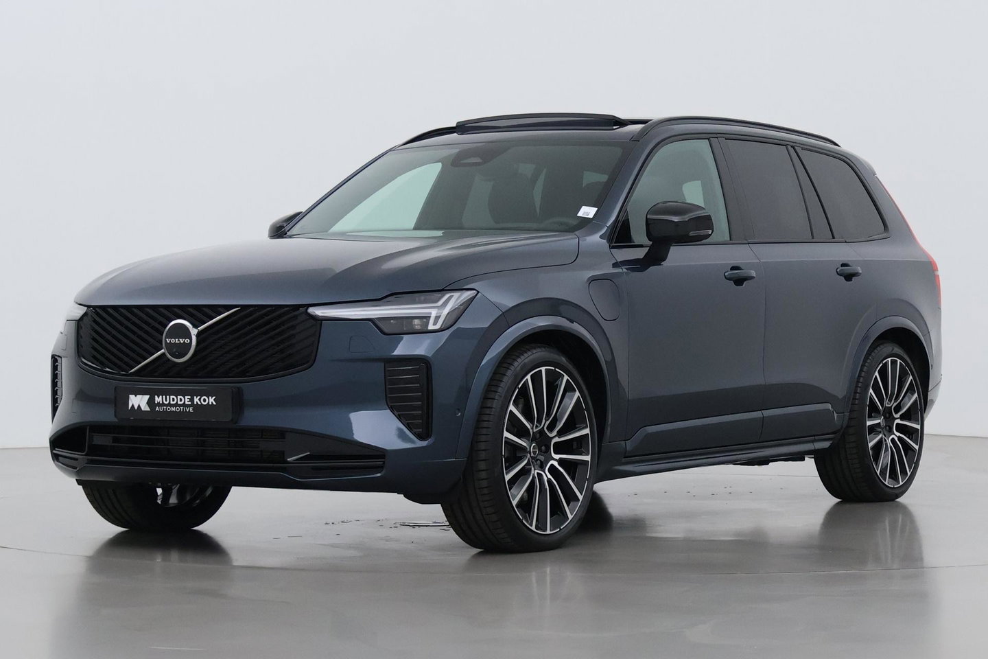 Volvo XC90 T8 Ultra Dark | Bowers&Wilkins | Luchtvering | Panoramadak | Trekhaak | 360° Camera | Massage | Head-Up | 22 Inch