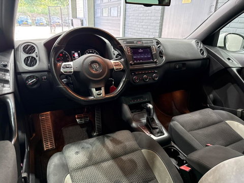 Volkswagen Tiguan 1.4 TSI R-Line Edition | Panoramadak | Stoelverwarming | R-Line | 19 Inch | Xenon | Park Assist | Navigatie | Getint Glas