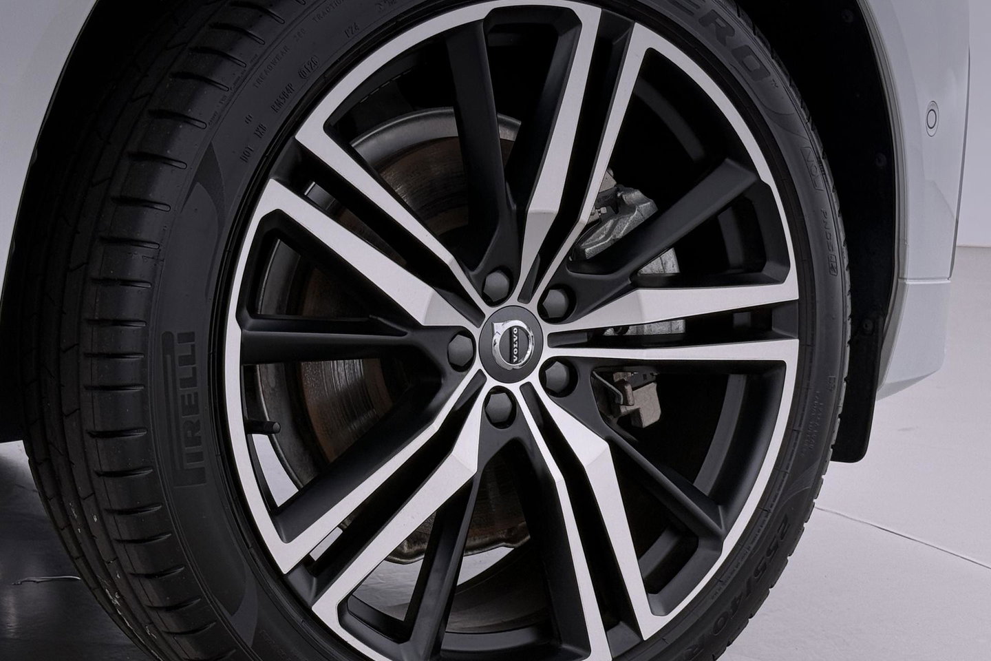 Volvo XC60 T8 Plus Dark | ACC | Harman/Kardon | Panoramadak | Head-Up | Memory | Stoelventilatie