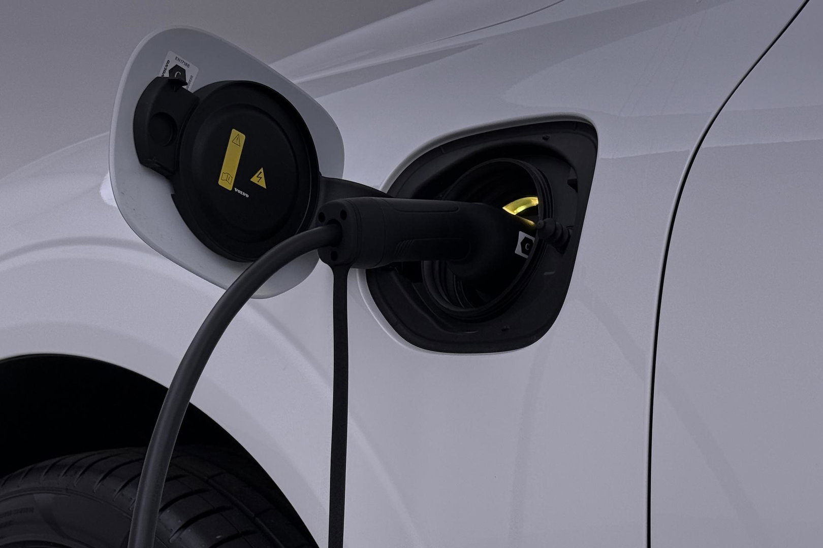 Volvo XC60 T8 Plus Dark | ACC | Harman/Kardon | Panoramadak | Head-Up | Memory | Stoelventilatie