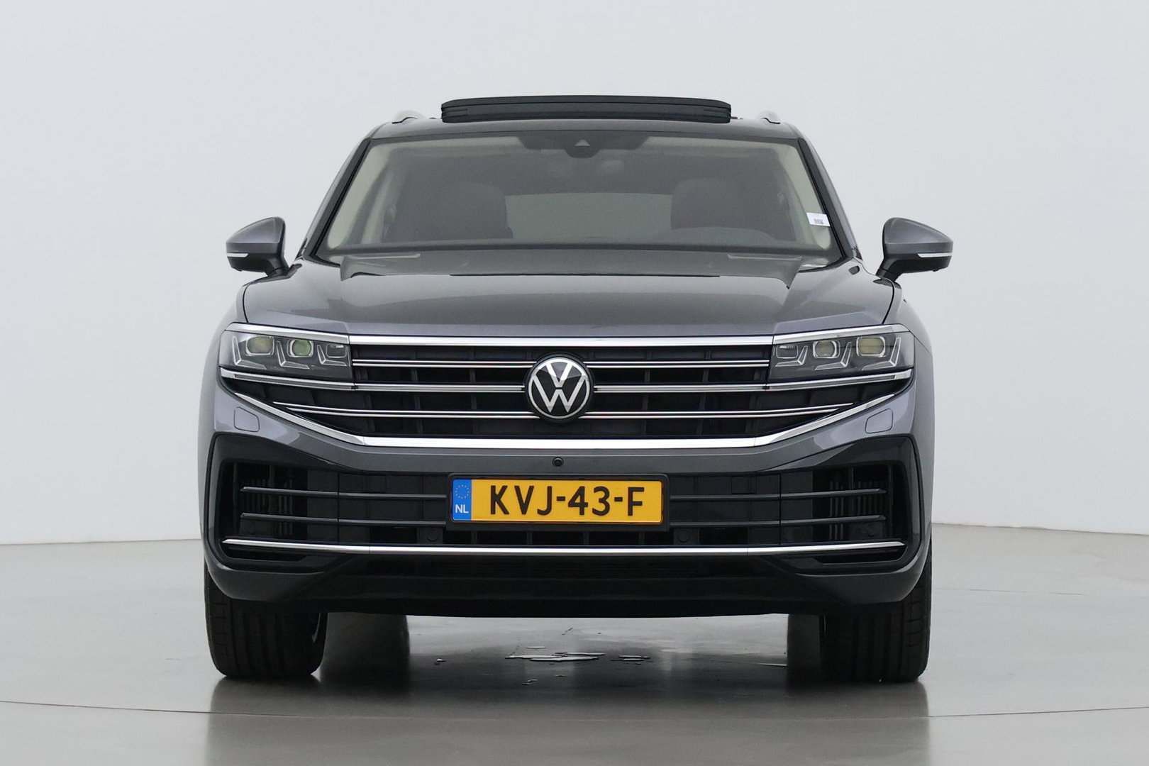 Volkswagen Touareg 3.0 TSi eHybrid 4MOTION Elegance | Luchtvering | Trekhaak | Panoramadak | Head-Up | 360 Camera | Ventilatie | Stoel+Stuurverwarming