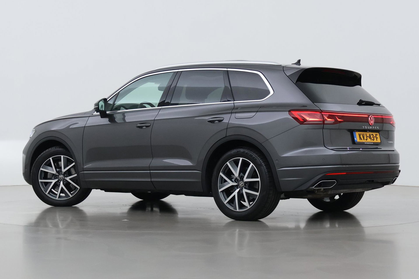 Volkswagen Touareg 3.0 TSi eHybrid 4MOTION Elegance | Luchtvering | Trekhaak | Panoramadak | Head-Up | 360 Camera | Ventilatie | Stoel+Stuurverwarming