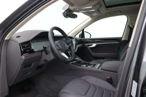 Volkswagen Touareg 3.0 TSi eHybrid 4MOTION Elegance | Luchtvering | Trekhaak | Panoramadak | Head-Up | 360 Camera | Ventilatie | Stoel+Stuurverwarming