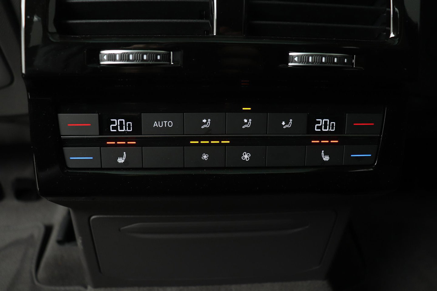 Volkswagen Touareg 3.0 TSi eHybrid 4MOTION Elegance | Luchtvering | Trekhaak | Panoramadak | Head-Up | 360 Camera | Ventilatie | Stoel+Stuurverwarming