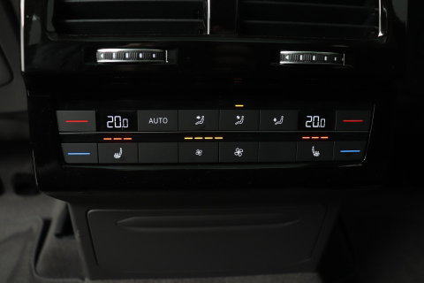 Volkswagen Touareg 3.0 TSi eHybrid 4MOTION Elegance | Luchtvering | Trekhaak | Panoramadak | Head-Up | 360 Camera | Ventilatie | Stoel+Stuurverwarming
