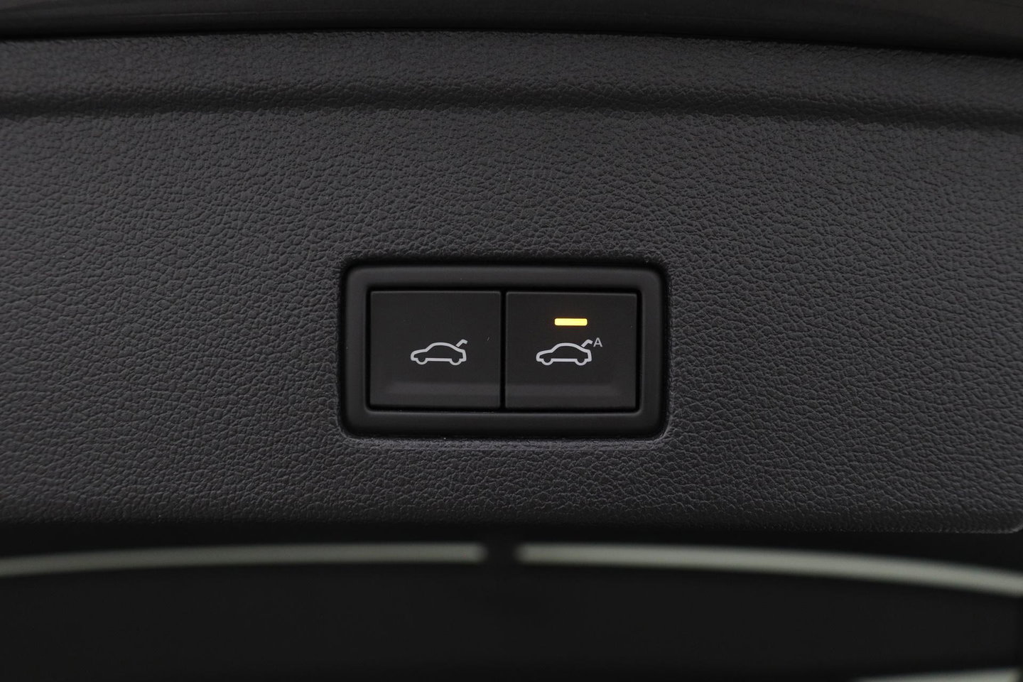 Volkswagen Touareg 3.0 TSi eHybrid 4MOTION Elegance | Luchtvering | Trekhaak | Panoramadak | Head-Up | 360 Camera | Ventilatie | Stoel+Stuurverwarming