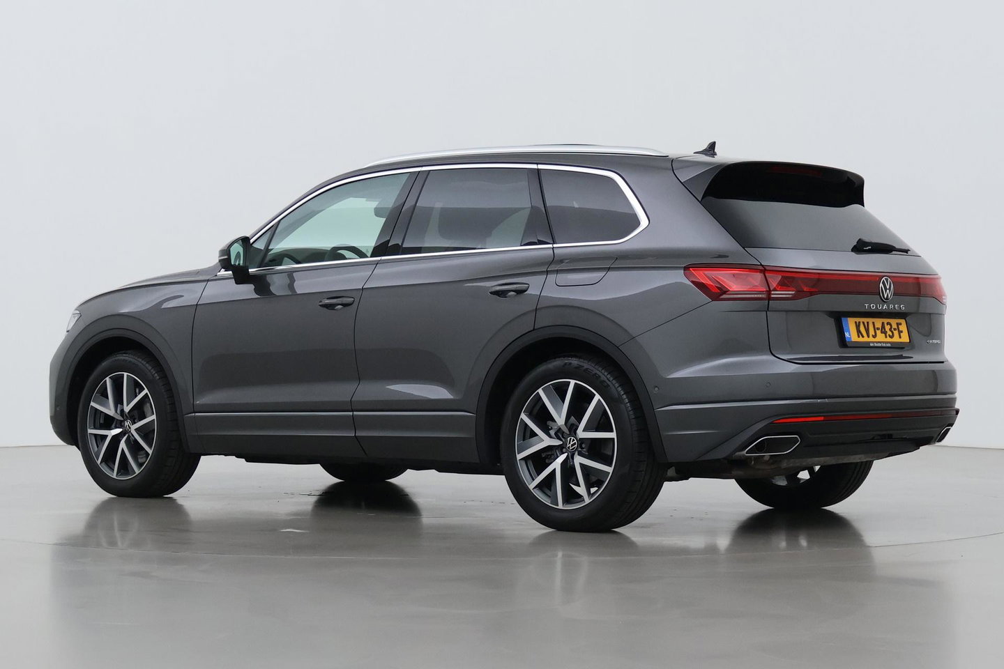 Volkswagen Touareg 3.0 TSi eHybrid 4MOTION Elegance | Luchtvering | Trekhaak | Panoramadak | Head-Up | 360 Camera | Ventilatie | Stoel+Stuurverwarming