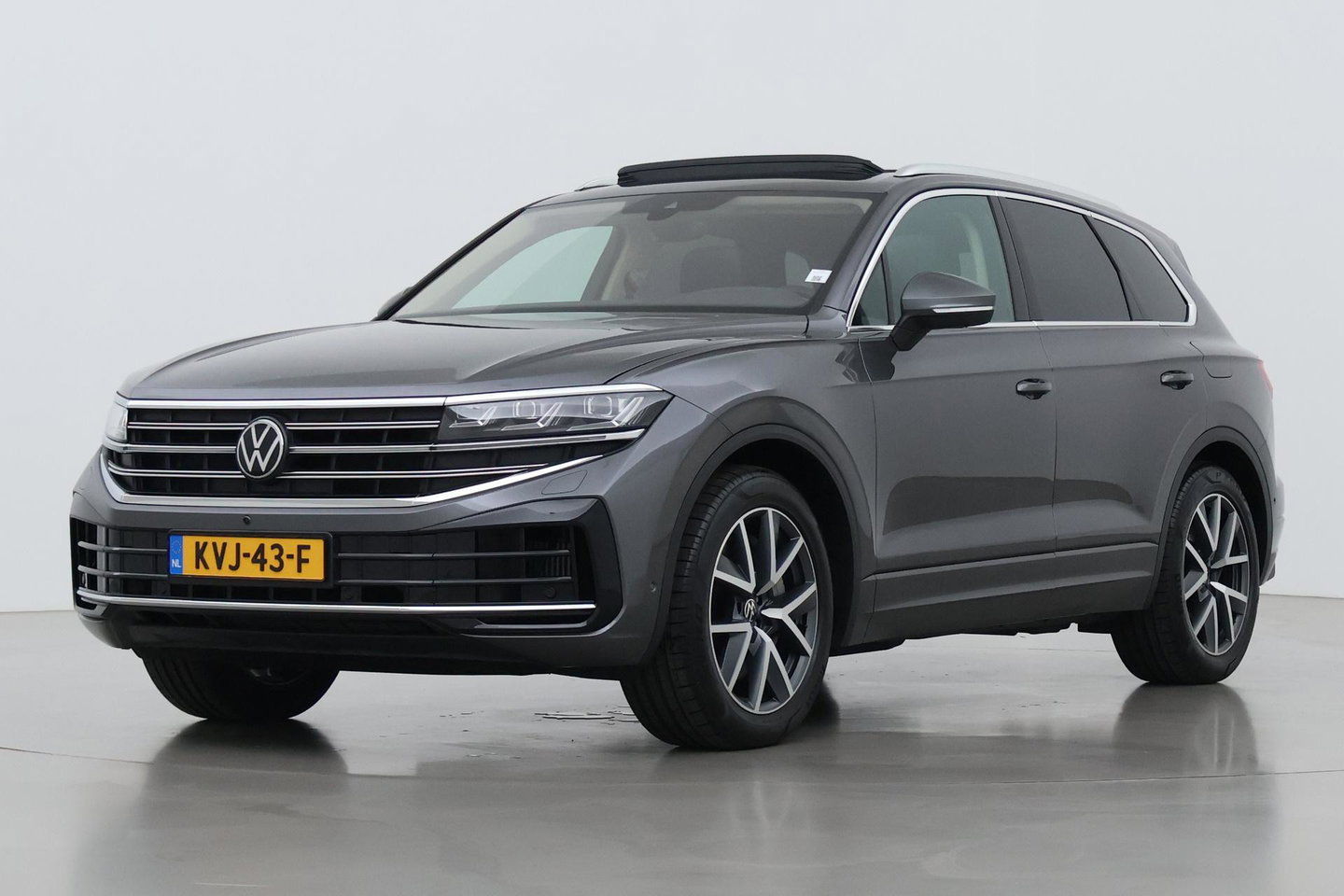 Volkswagen Touareg 3.0 TSi eHybrid 4MOTION Elegance | Luchtvering | Trekhaak | Panoramadak | Head-Up | 360 Camera | Ventilatie | Stoel+Stuurverwarming