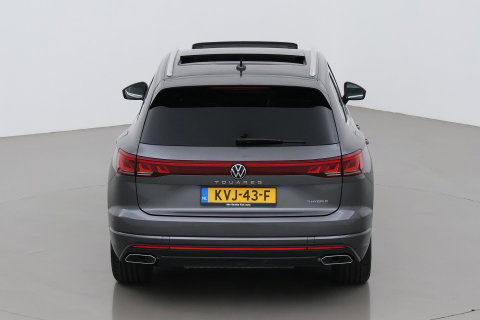 Volkswagen Touareg 3.0 TSi eHybrid 4MOTION Elegance | Luchtvering | Trekhaak | Panoramadak | Head-Up | 360 Camera | Ventilatie | Stoel+Stuurverwarming