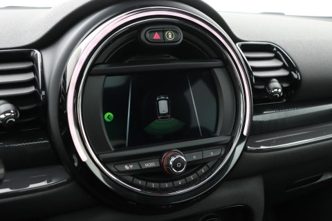 MINI Clubman 1.5 One D Chili Serious Business | Panoramadak | Automaat | Navigatie | Cruise Control | Airco | PDC | MINI Connected