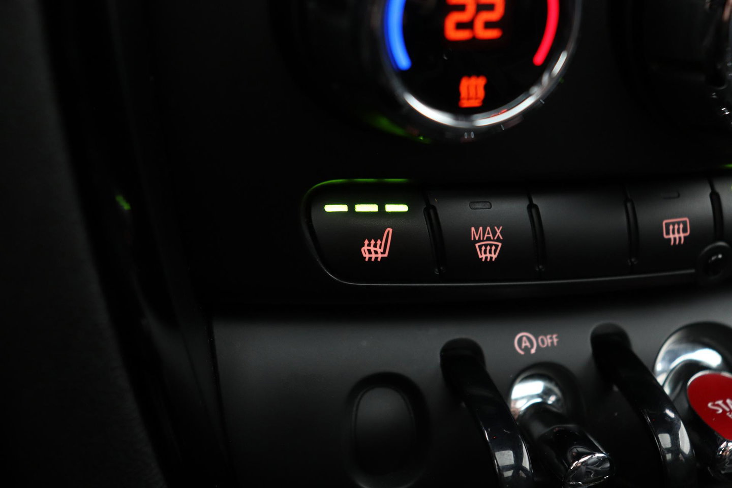 MINI Clubman 1.5 One D Chili Serious Business | Panoramadak | Automaat | Navigatie | Cruise Control | Airco | PDC | MINI Connected