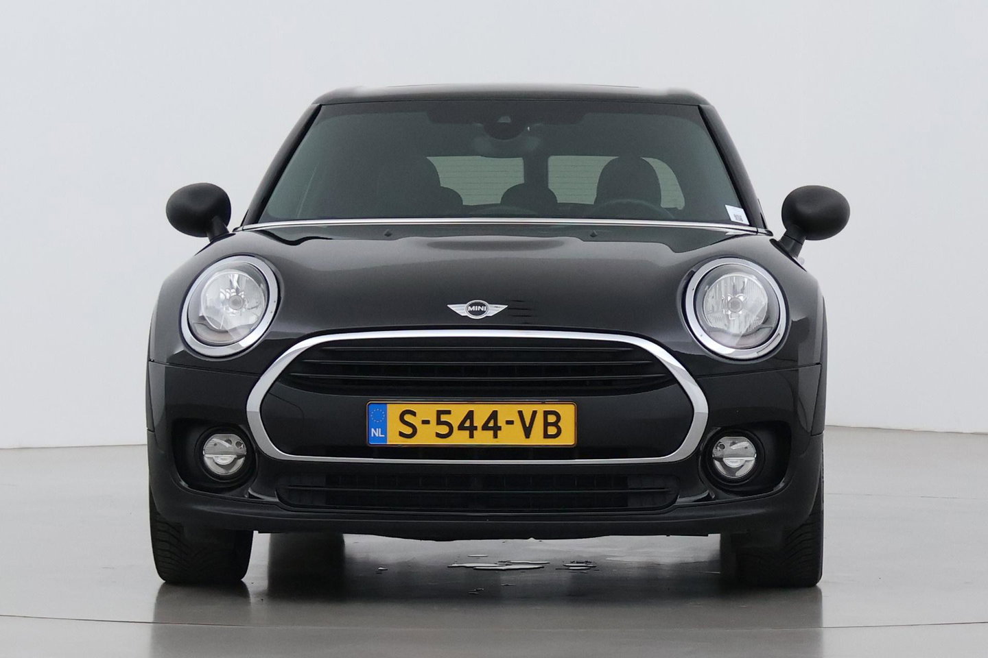 MINI Clubman 1.5 One D Chili Serious Business | Panoramadak | Automaat | Navigatie | Cruise Control | Airco | PDC | MINI Connected